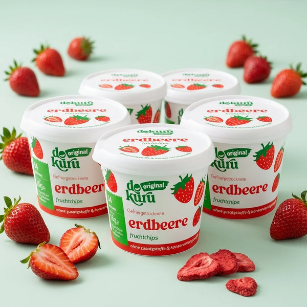 Erdbeere Love, fünf Becher gefriergetrocknete Erdbeere von Dokuru mit frischen Erdbeeren